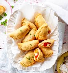 Teigtaschen mit Paprika und Tomate