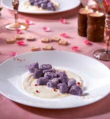 Gnocchi di patate viola con salsa al pepe rosa (per 2 persone)