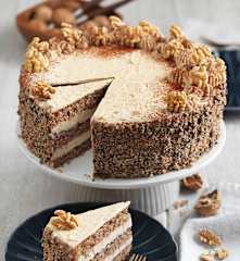 Nusstorte mit Buttercreme