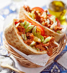 Gyros mit Pitabrot und Metaxasauce