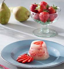 Strawberry and pear pudding