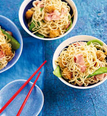 Noodles de porco com ervilhas tortas