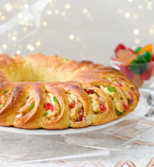 Roscón relleno con frutas confitadas