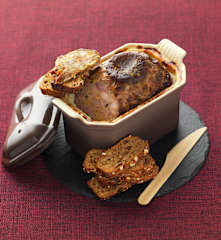 Terrine de porc aux fruits secs et aux épices douces