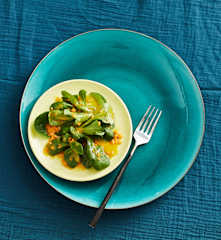 Feldsalat mit Möhrendressing