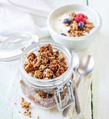 Vollkorn-Walnuss-Granola
