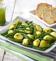 Potatoes and green beans with parsley pesto