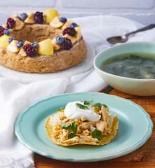 Sopa de espinaca, tostadas de pollo al cilantro y bizcocho de guayaba TM6