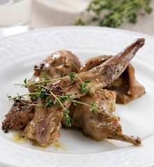 Conejo a las finas hierbas