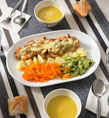 Menú para dos: Crema de verduras. Pollo con salsa suprema
