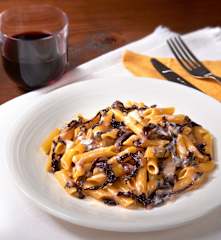 Penne di mais con radicchio rosso e taleggio (senza glutine)