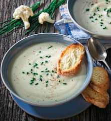 Smooth cauliflower soup