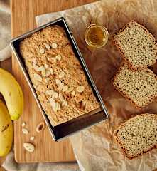 Pane alle banane, miele e mandorle