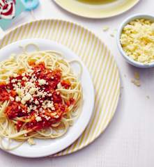 Kürbis-Tomaten-Sauce zu Nudeln