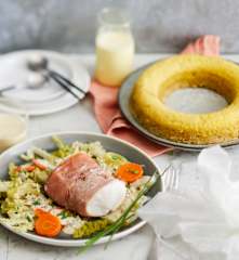 Papillote de poisson au jambon cru, petits légumes et gâteau vapeur à la vanille