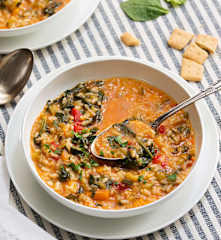 Arroz caldoso con verduras y espinacas