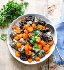 Tajine de keftas, carottes et pruneaux