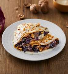 Crespelle con radicchio e noci