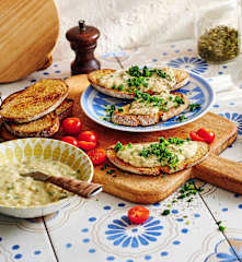 Bruschetta with white bean purée and gremolata