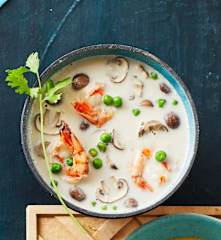 Kokossuppe mit Garnelen