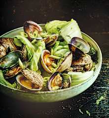 Coquillages à la citronnelle et au chou chinois