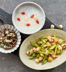 晚餐（芦笋蘑菇炒虾仁、蒜泥茄子、枸杞百合莲子粥）