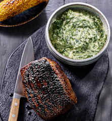 Gegrillte Rinderhüfte mit cremigem Spinat