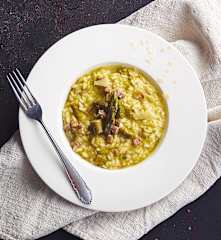 Risotto cremoso agli asparagi e pancetta