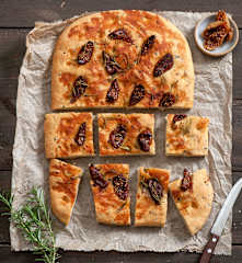 Focaccia z figami i rozmarynem
