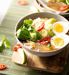Soupe pho aux restes de poulet