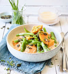 Süßkartoffel-Ecken mit Käsesauce