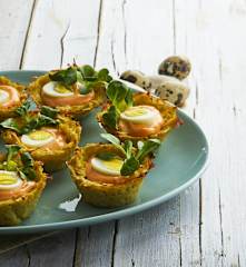 Nidi di patate con uova sode in salsa rosa