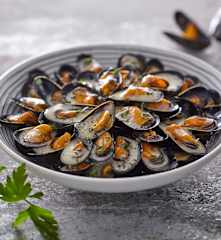 Mussels with crème fraiche and herbs (Mouclade)