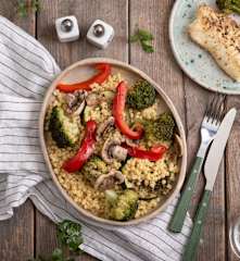 Kuskus perłowy z warzywami na parze