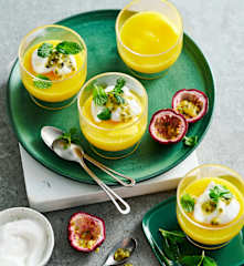 Tropical jelly with coconut yoghurt (Diabetes)