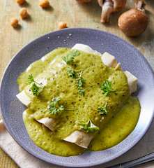 Enchiladas poblanas veganas