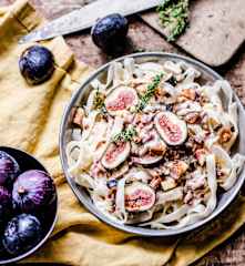 Pâtes à la crème de pecorino, figues et pancetta