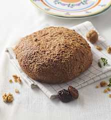 Pane integrale con fichi e noci