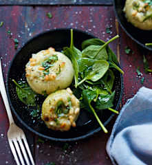 Oignons farcis au chèvre et aux herbes