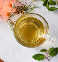 Infusión de manzanilla con menta