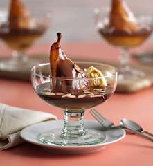Peras con salsa de chocolate