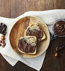 Crema di nocciole, cioccolato e datteri (vegan)