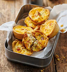 Mini-Quiches mit Schinken