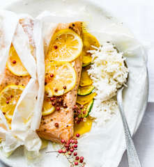 Papillotes de saumon, courgettes et riz