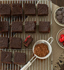 Νηστίσιμα μπράουνις με κεράσια