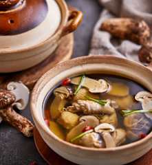 松茸炖老鸡