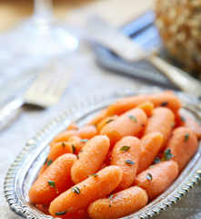 Glasierte Babykarotten