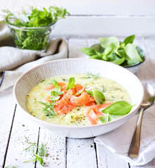 Grüne Kartoffelsuppe mit Lachs