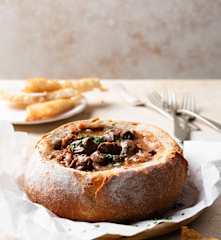 面包碗炖小牛肉