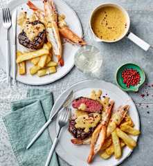Surf and turf with pink peppercorn sauce (TM6)